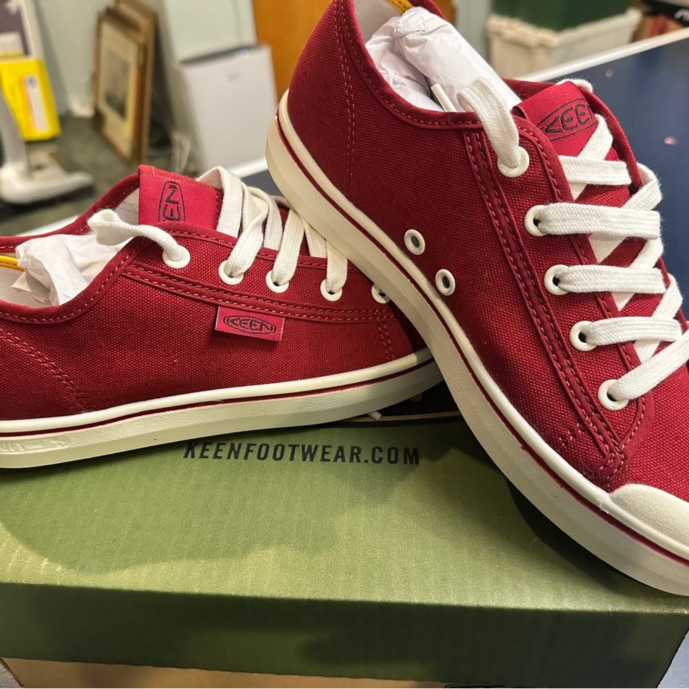NIB Keen Elsa Lite Red/White size 7.5